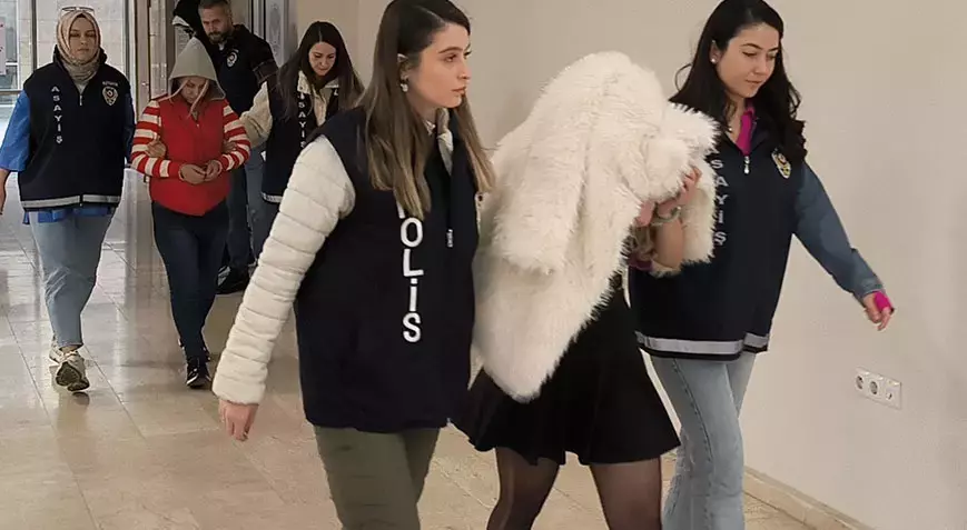 Fuhuş için kullanılan masaj salonunda, prize yerleştirilmiş gizli kamera çıktı 2 Fuhuş için kullanılan masaj salonunda, prize yerleştirilmiş gizli kamera çıktı