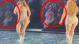 Suudi Arabistan ‘açıldıkça açılıyor’: Jennifer Lopez konseri ülkeyi salladı 4 Suudi Arabistan ‘açıldıkça açılıyor’: Jennifer Lopez konseri ülkeyi salladı