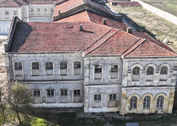 Yakın zamana kadar cezaeviydi... Mahmudiye Kışlası kültür merkezi oluyor 1 Yakın zamana kadar cezaeviydi… Mahmudiye Kışlası kültür merkezi oluyor