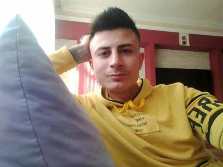 'Gazze'ye savaşmaya gidiyorum' diyerek Manisa'dan yola çıktı, 1 yıldır Şam’da hapiste 2 'Gazze'ye savaşmaya gidiyorum' diyerek Manisa'dan yola çıktı, 1 yıldır Şam’da hapiste