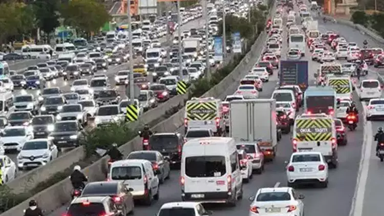 Mansur Yavaş’a göre fazla yol yapmak trafiği daha çok tıkıyor! 4 Mansur Yavaş’a göre fazla yol yapmak trafiği daha çok tıkıyor!
