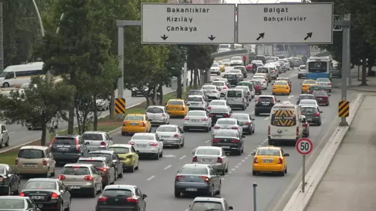 Mansur Yavaş’a göre fazla yol yapmak trafiği daha çok tıkıyor! 6 Mansur Yavaş’a göre fazla yol yapmak trafiği daha çok tıkıyor!