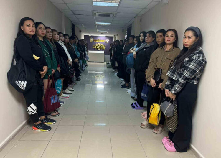 Masaj ve SPA salonlarında kaçak çalışan 43 yabancı uyruklu kadına deport 1 Masaj ve SPA salonlarında kaçak çalışan 43 yabancı uyruklu kadına deport