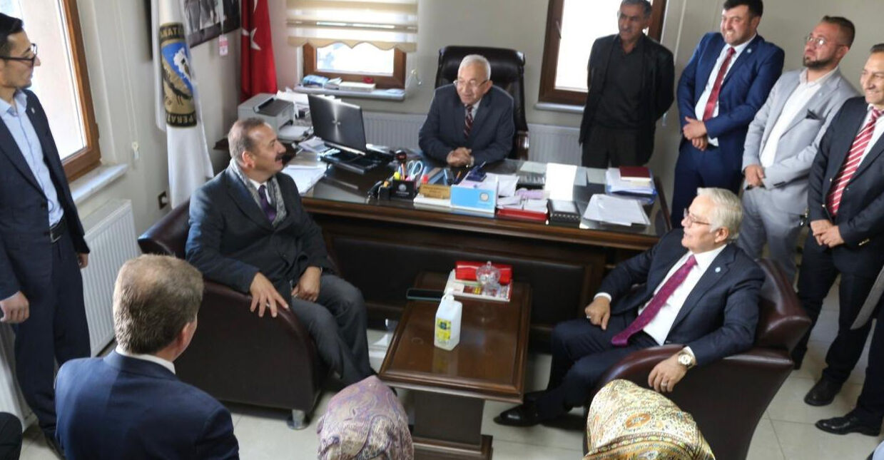 Yavuz Ağıralioğlu'nun kullandığı Maserati’nin sahibi sürpriz isim çıktı 4 Yavuz Ağıralioğlu'nun kullandığı Maserati’nin sahibi sürpriz isim çıktı