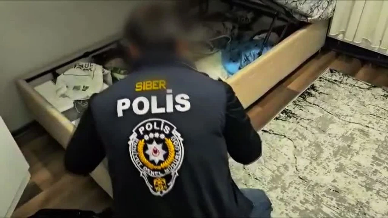 "Büyü, aşık etme, kendine bağlama, soğutma" diyerek 40 milyon lira para vurmuşlar 3 "Büyü, aşık etme, kendine bağlama, soğutma" diyerek 40 milyon lira para vurmuşlar