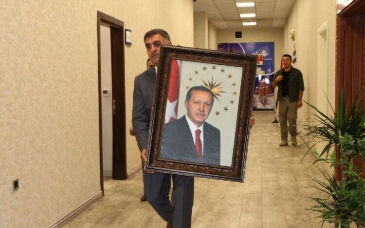 Mümtaz’er Türköne yazdı l Devlet, Hükümete karşı