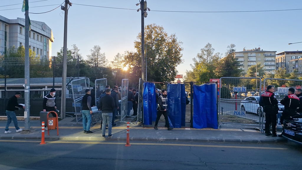 Narin Güran cinayetinde ilk duruşma: Nevzat Bahtiyar ve Enes Güran ifade verdi 3 Narin Güran cinayetinde ilk duruşma: Nevzat Bahtiyar ve Enes Güran ifade verdi
