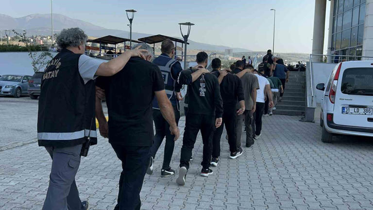 Suçlu ve alkollü şahısların kaçması için uygulama noktalarını paylaşan grup kurmuşlar