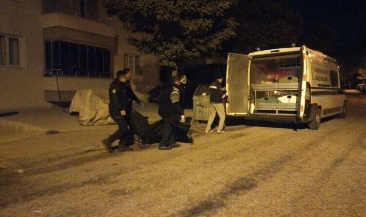 İntihar notu bırakarak evi ateşe veren anne, oğlunu da hayatından etti 1 İntihar notu bırakarak evi ateşe veren anne, oğlunu da hayatından etti