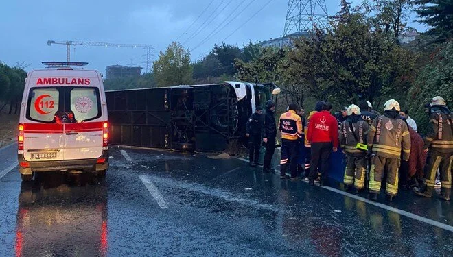 Bayrampaşa'da yolcu otobüsü devrildi: 2 ölü, 15 yaralı