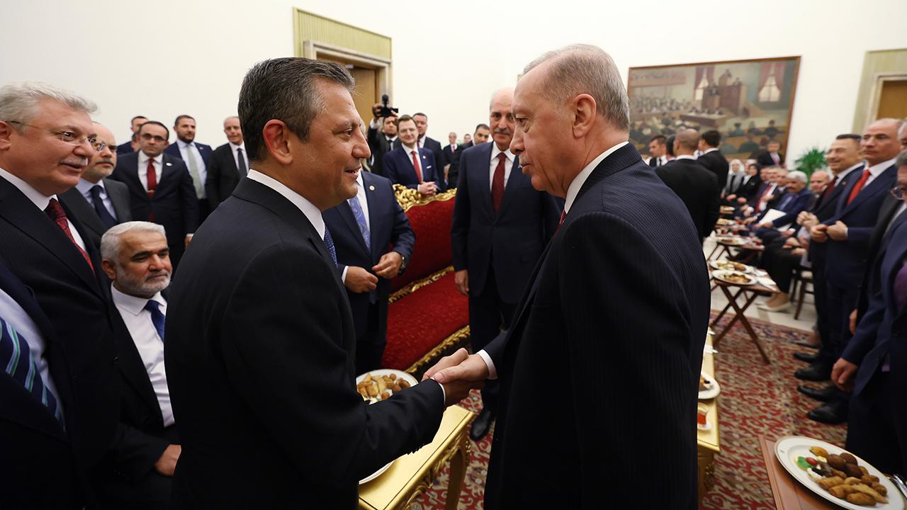 Hüsnü Yusuf Turabiç yazdı l Özel’in üslubu ve muhalefet boşluğu!