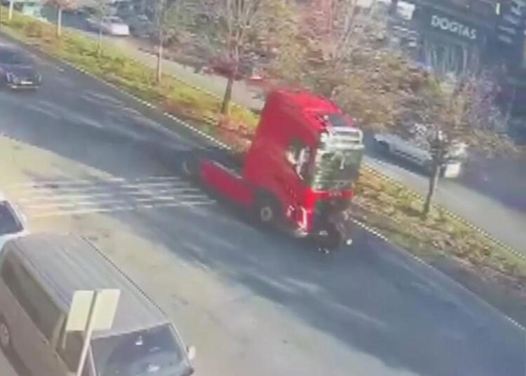Pendik'te skuter kazasında ölen genç kadın mühendis, 12 yaşında dünya 2'incisi olmuş 1 Pendik’te skuter kazasında ölen genç kadın mühendis, 12 yaşında dünya 2’incisi olmuş
