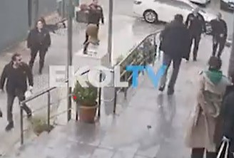 Polis, tartıştığı polis arkadaşını bacağından vurdu