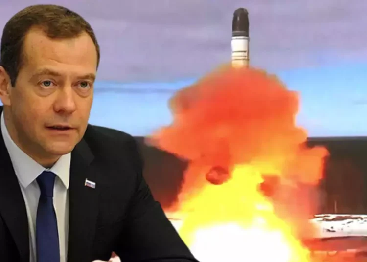 Medvedev’den endişelendiren açıklama: Gerekirse NATO üslerini vuracağız! 1 Medvedev’den endişelendiren açıklama: Gerekirse NATO üslerini vuracağız!