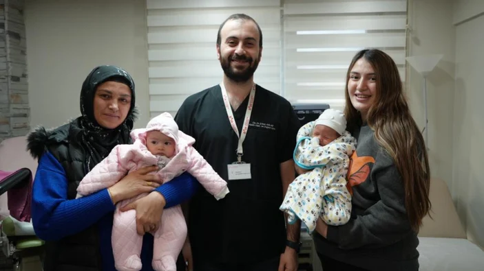 Anne ve kızı aynı anda doğum yaptı: Kardeşiyle oğlu aynı yaşta!