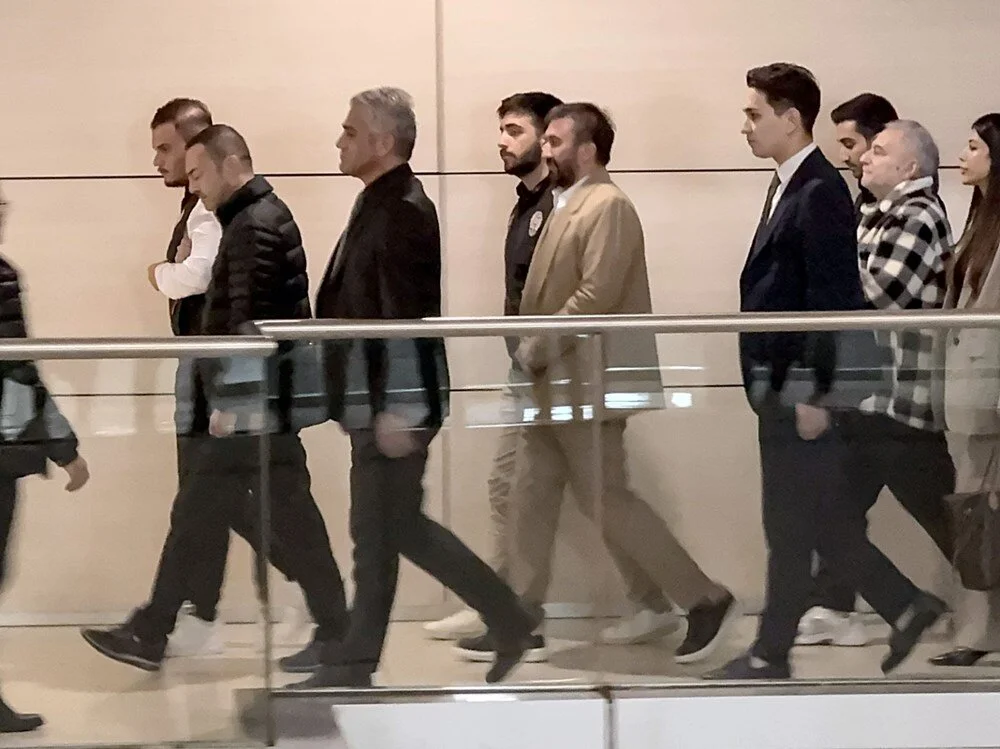 ‘Yasadışı bahis’ten gözaltına alınan Serdar Ortaç ve Mehmet Ali Erbil için karar çıktı 3 ‘Yasadışı bahis’ten gözaltına alınan Serdar Ortaç ve Mehmet Ali Erbil için karar çıktı