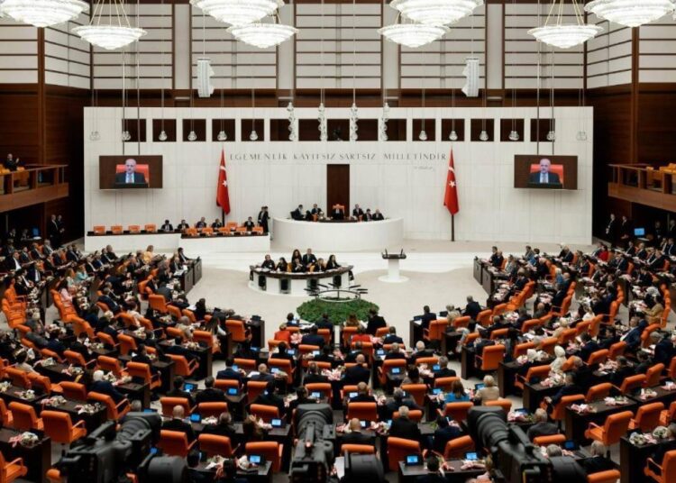TBMM'de milletvekili sayısı 592'ye düştü 1 9. Yargı Paketi, TBMM’de kabul edildi