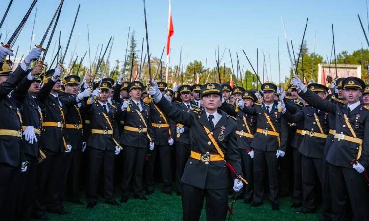 TSK'dan ihraçları istenen teğmenlerin savunmaları tamamlandı 1 Teğmenlerle ilgili soruşturmanın tutanağı ortaya çıktı