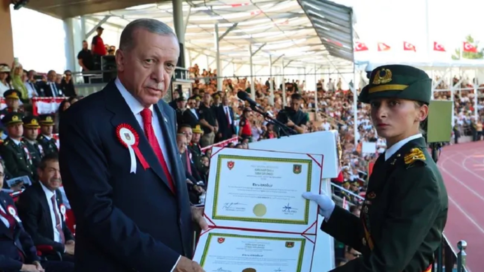 Teğmen Ebru'ya tecavüz tehdidi suç sayılmadı 2 Teğmen Ebru'ya tecavüz tehdidi suç sayılmadı