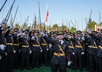 Kılıçla yemin eden teğmenlerin soruşturması tamamlandı: İhraç talebi