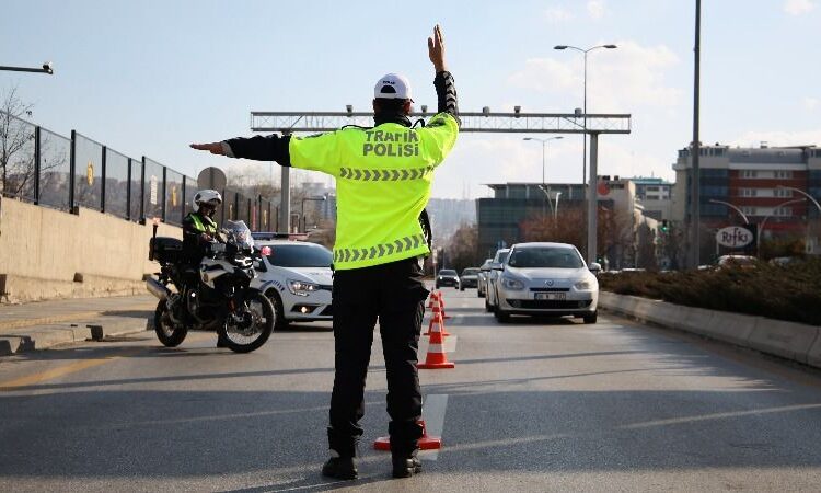 Yeni yılda trafik cezaları yüzde 50 zamlanıyor 1 Yeni yılda trafik cezaları yüzde 50 zamlanıyor
