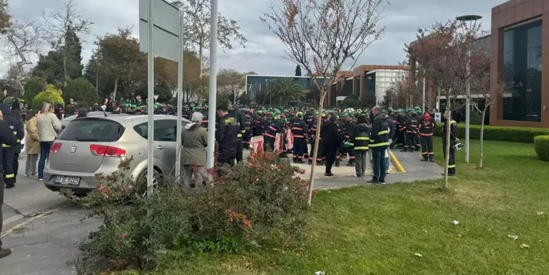 TÜPRAŞ'tan açıklama: 12 işçi hafif şekilde yaralandı 4 TÜPRAŞ'tan açıklama: 12 işçi hafif şekilde yaralandı