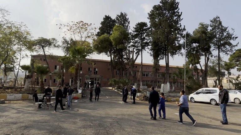 Yıkım kararı verilen cezaevine ziyaretçi akını 2 Yıkım kararı verilen cezaevine ziyaretçi akını