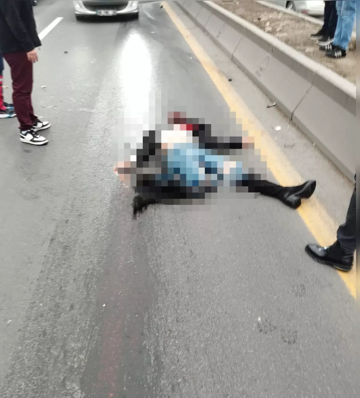 Ankara'da üst geçitten atlayan kadın feci şekilde can verdi