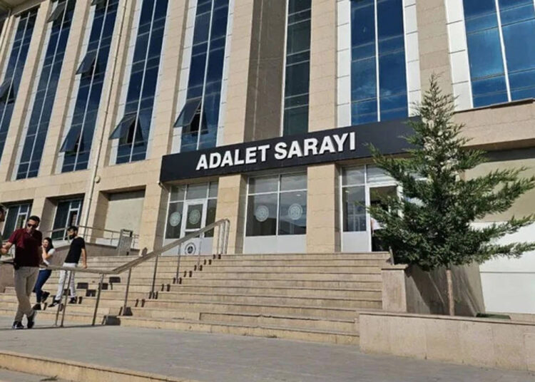 Vergi dairesi çalışanı, binlerce kişinin borcunu silmiş! Aralarında AK Parti il yöneticisi de var 1 Vergi dairesi çalışanı, binlerce kişinin borcunu silmiş! Aralarında AK Parti il yöneticisi de var
