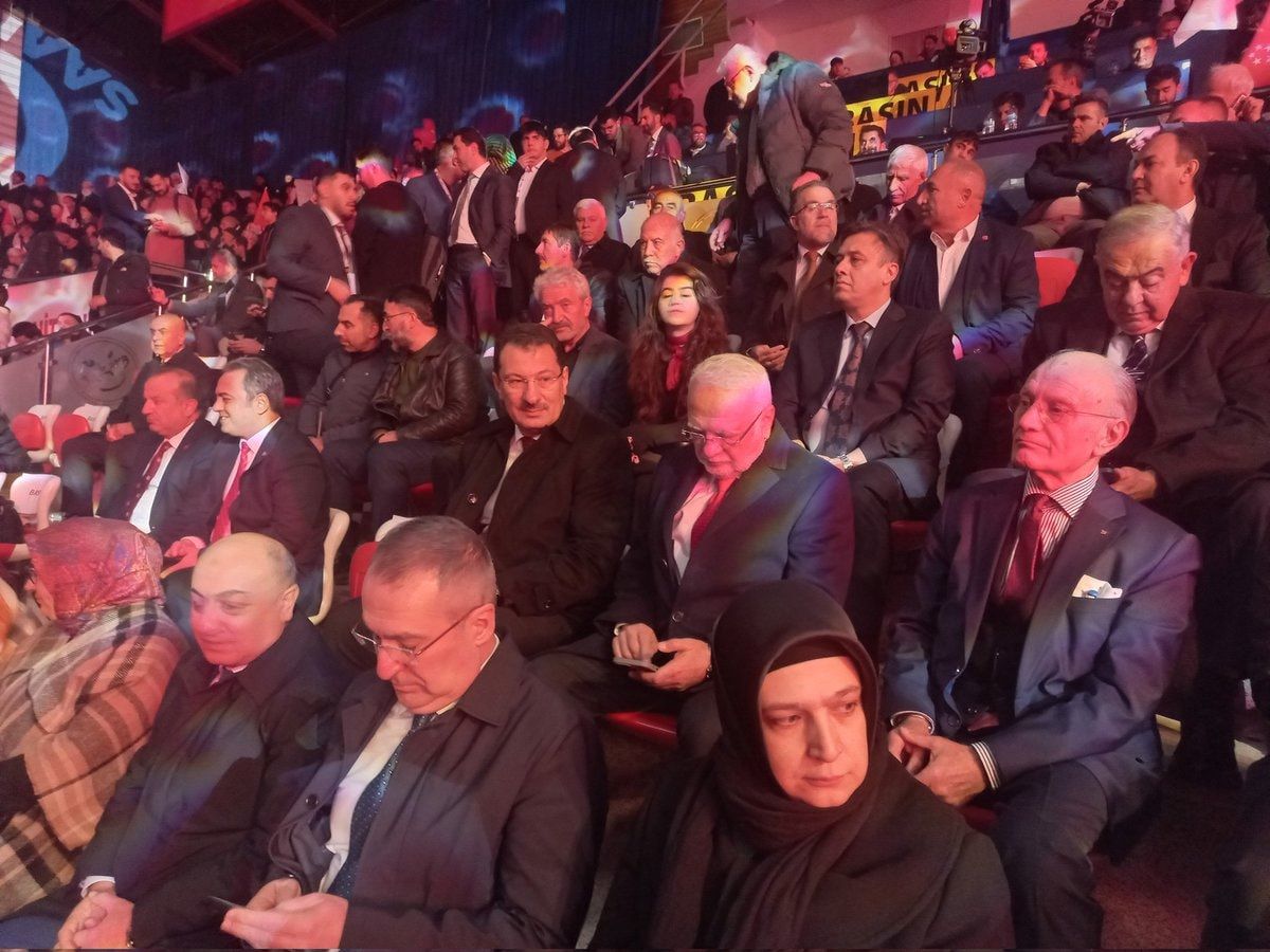 Saadet Partisi Kongresinde "Katil İsrail, iş birlikçi AKP" sloganları atıldı, AKP'liler salondan ayrıldı 2 Saadet Partisi Kongresinde "Katil İsrail, iş birlikçi AKP" sloganları atıldı, AKP'liler salondan ayrıldı