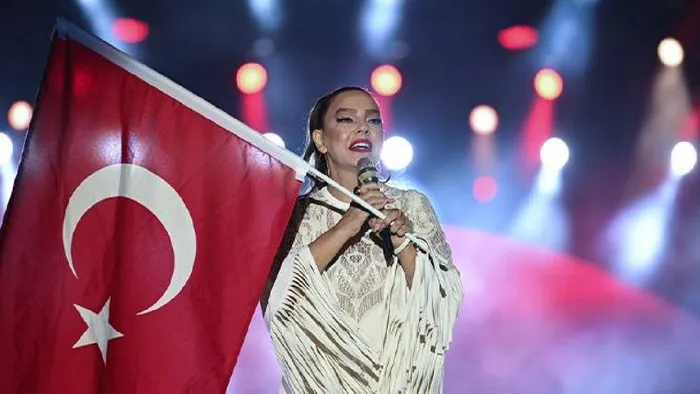 Ebru Gündeş'in 69 milyon lira harcandığı iddia edilen Ankara konserine inceleme başlatıldı 1 Ebru Gündeş’in 69 milyon lira harcandığı iddia edilen Ankara konserine inceleme başlatıldı