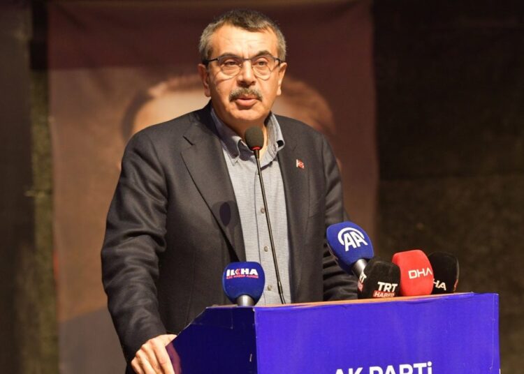 Bakanı Yusuf Tekin: Kendi icat ettiğin laiklik kavramını bana dayatıyorsun 1 Bakanı Yusuf Tekin: Kendi icat ettiğin laiklik kavramını bana dayatıyorsun