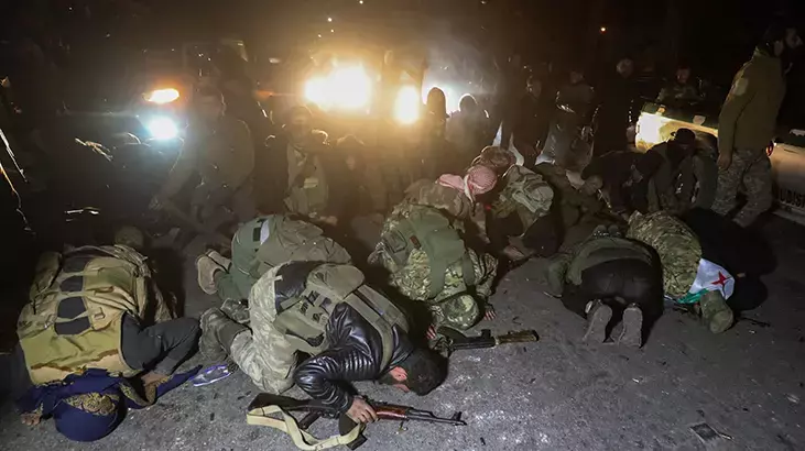 61 yıllık rejim çöktü! Halk kutlamalara başladı 8 61 yıllık rejim çöktü! Halk kutlamalara başladı
