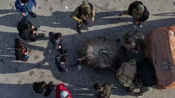 61 yıllık rejim çöktü! Halk kutlamalara başladı 10 61 yıllık rejim çöktü! Halk kutlamalara başladı
