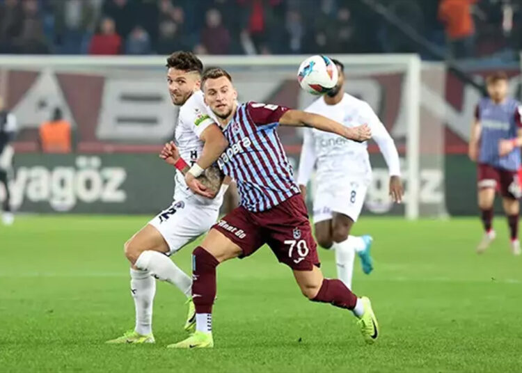 Kasımpaşa, Trabzonspor maçı için hakemleri MHK'ye şikayet edecek 1 Kasımpaşa, Trabzonspor maçı için hakemleri MHK’ye şikayet edecek