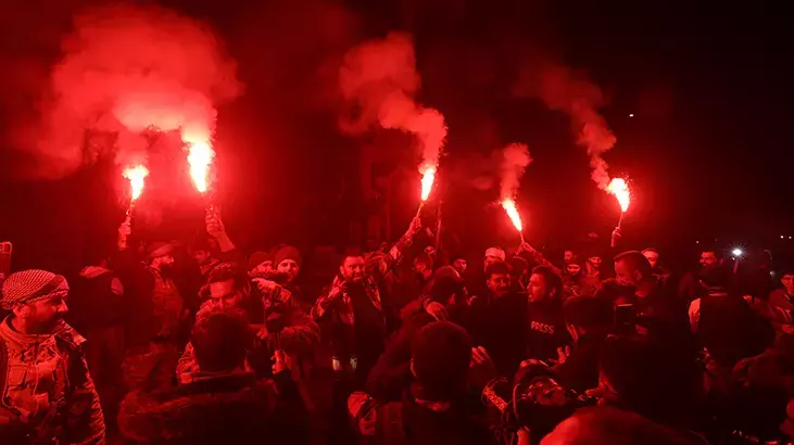 61 yıllık rejim çöktü! Halk kutlamalara başladı 2 61 yıllık rejim çöktü! Halk kutlamalara başladı