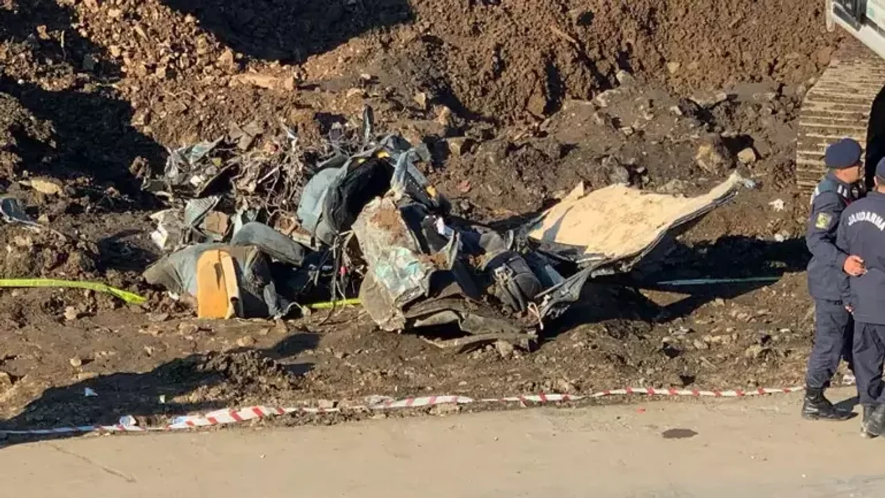 Korkulan oldu: 4 genç, heyelanda toprağın altında kalmış