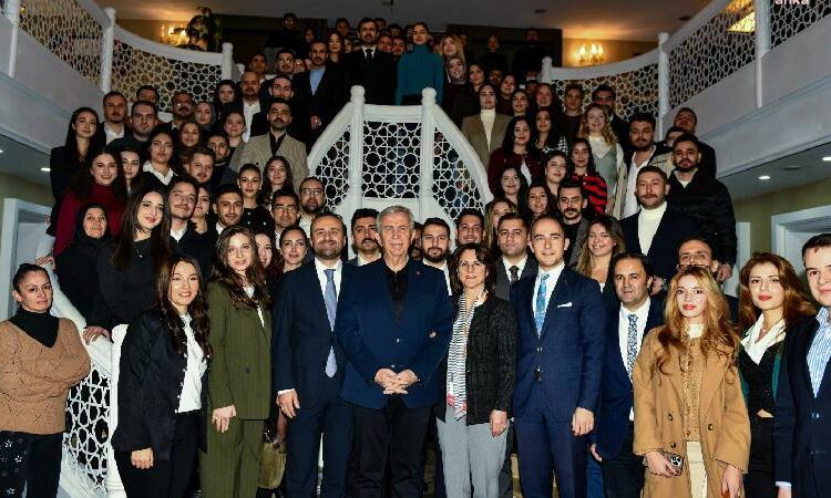 Mansur Yavaş, genç avukatlarla buluştu: Adliye binalarımız güzel ama adalet var mı? 1 Mansur Yavaş, genç avukatlarla buluştu: Adliye binalarımız güzel ama adalet var mı?