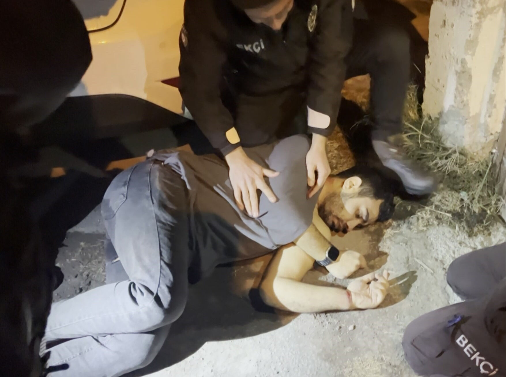Yatak odasında evli kadının kocasına yakalandı, kaçarken 4. kattan düştü! 2 Yatak odasında evli kadının kocasına yakalandı, kaçarken 4. kattan düştü!