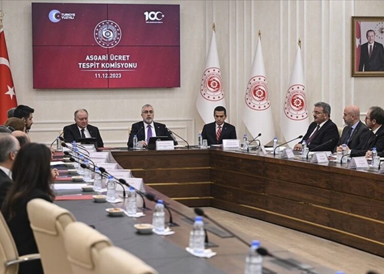 Asgari ücret için ilk toplantı kısa sürdü, rakam konuşulmadı 1 Asgari ücret için ilk toplantı kısa sürdü, rakam konuşulmadı