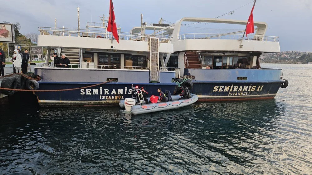 Aşiyan sahildeki kardeşlerin denize düşme anı kamerada