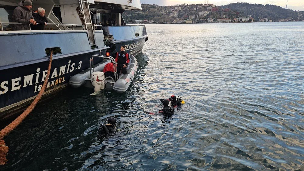 Aşiyan sahildeki kardeşlerin denize düşme anı kamerada