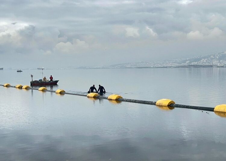 Balıkçı ağlarına elleri ve ayakları bağlı erkek cesedi takıldı 1 Balıkçı ağlarına elleri ve ayakları bağlı erkek cesedi takıldı