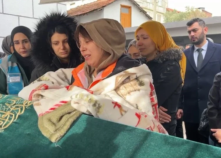 Balıkesir'deki fabrikada ölen işçinin acılı eşinden 'ihmal' iddiası: Makine 4 haftadır bozuktu! 1 Balıkesir’deki fabrikada ölen işçinin acılı eşinden ‘ihmal’ iddiası: Makine 4 haftadır bozuktu!