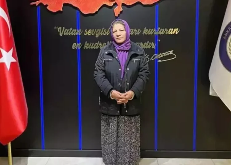 Kırmızı bültenle aranan, basma etekli uyuşturucu baronu Ankara'da yakalandı 1 Kırmızı bültenle aranan, basma etekli uyuşturucu baronu Ankara’da yakalandı