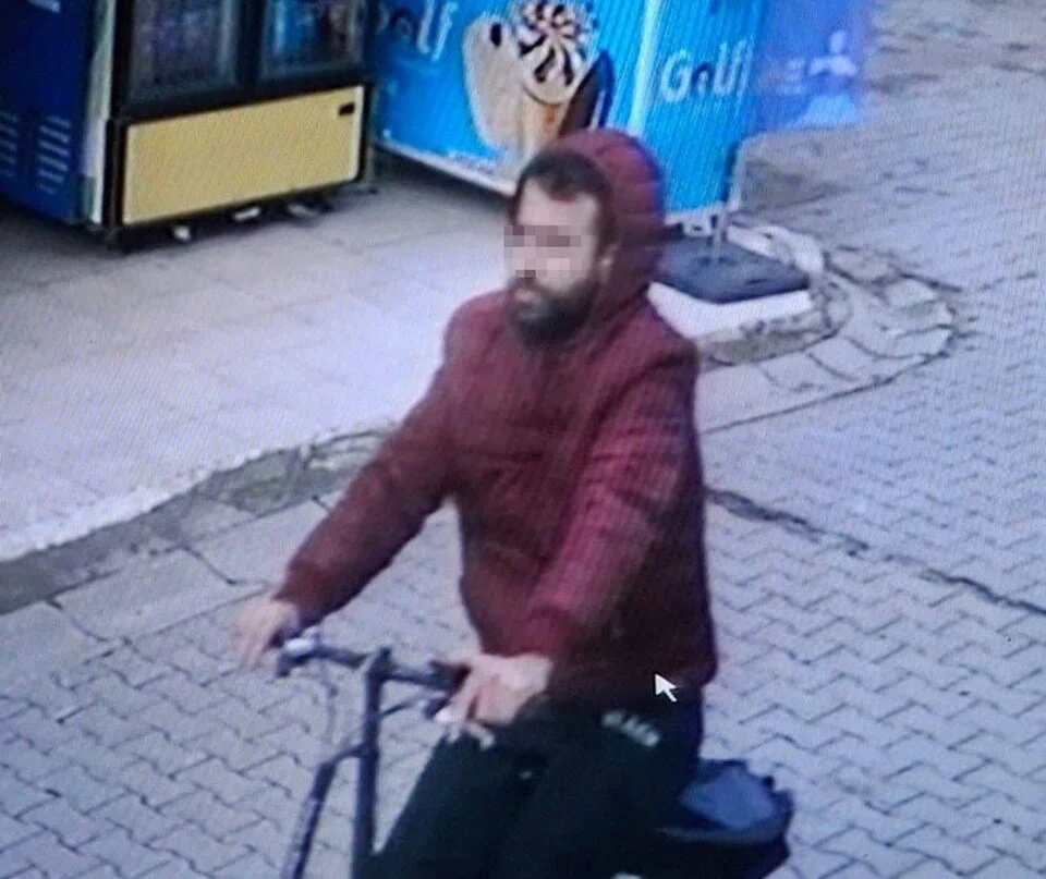 Genç kıza sokak ortasında tacizde bulunan bisikletli sapık tutuklandı 3 Genç kıza sokak ortasında tacizde bulunan bisikletli sapık tutuklandı