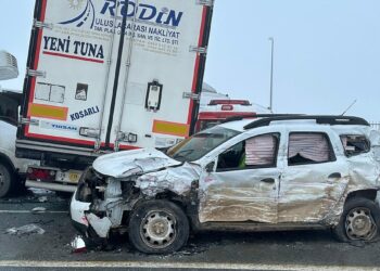 Bitlis’te etkili siste zincirleme kaza: 23 araç birbirine girdi