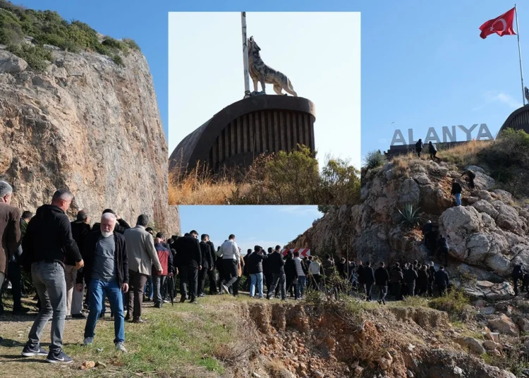Alanya’da bozkurt heykeli tartışması; bu defa CHP’liler heykel kaldırdı 1 Alanya’da bozkurt heykeli tartışması; bu defa CHP’liler heykel kaldırdı