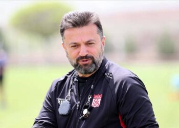 Sivasspor’da teknik direktör Bülent Uygun istifa etti