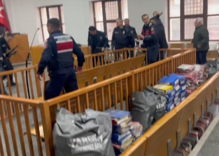 2 kişinin öldürüldüğü adliyedeki silahlı saldırıda yeni detaylar 1 Bursa’da duruşma salonunda silahlı saldırı; 2 ölü, 2 yaralı